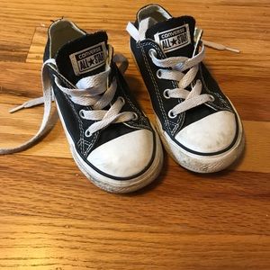 Coverse tennis shoes